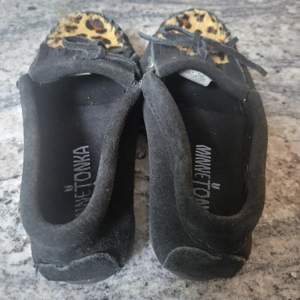 Little Girls Minnetonka‎ moccasins Size 11